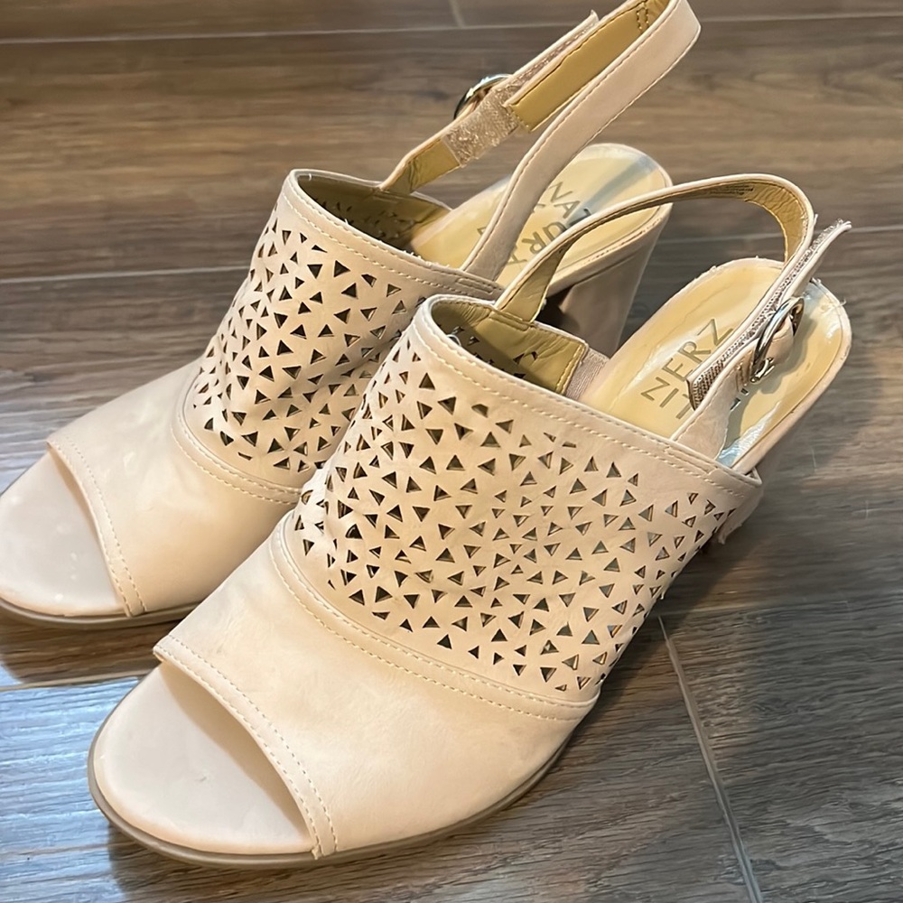 Nude Naturalizer Heels Size 8.5